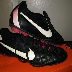 Soccer shoes ... Speciall offer this week only!